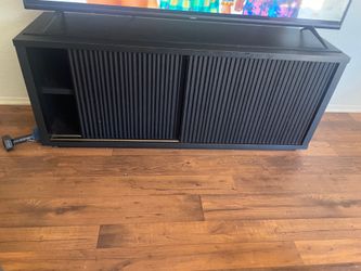 Entertainment center