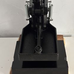 High Quality 8360 Hand Pressure Sampling Machine Manual Leather Cutting Machine