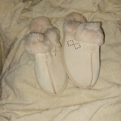 Ugg With Swaqar Crystal's Sz8