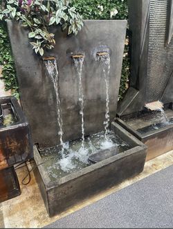 Modern Fountain 3 Lips