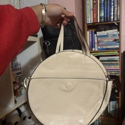 Beige snakeskin material round purse 