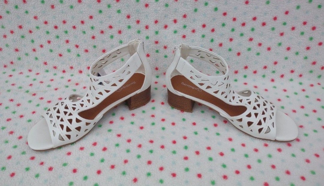 BareTraps Womens Vachel Sandal White Size 7.5M