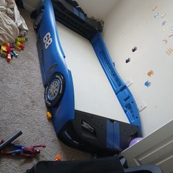 Pair Of Twin Xl Cars Bed With New Memory Foam Mattresses. 1 Blue 1 Red