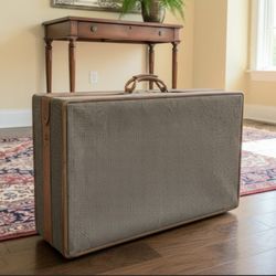 Genuine Vintage Hartmann Luggage Brown Tweed Single Suitcase With Wheels LARGE 20 in X 32 in NICE!