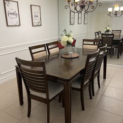Dinning Room Table With 6 Chairs And Matching Server 