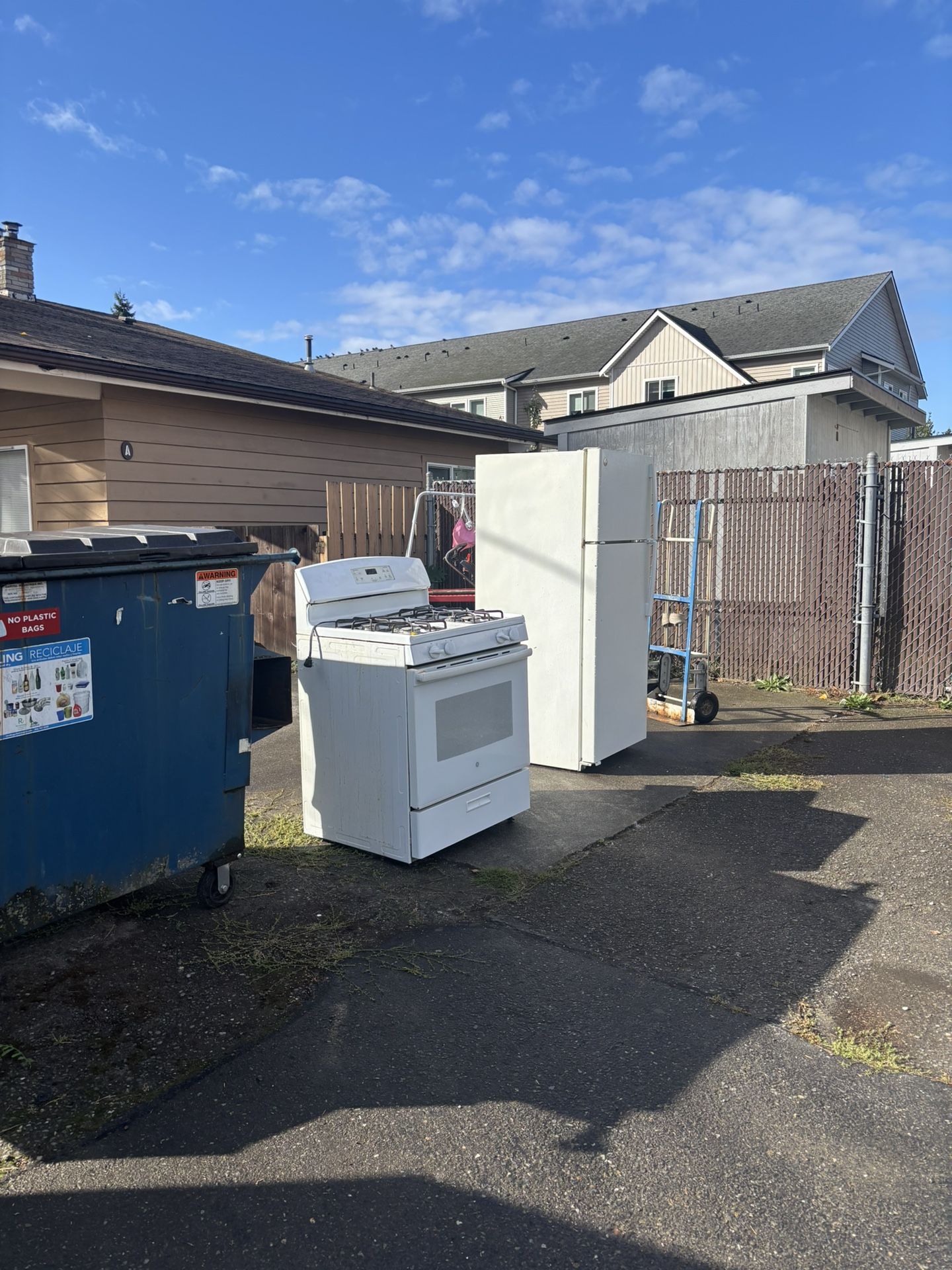 Gas stove And Fridge *FREE*