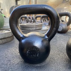 8kg / 17lbs Kettlebell 