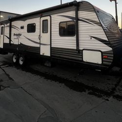 2016’ 29 Ft Prowler 1 slide out travel trailer