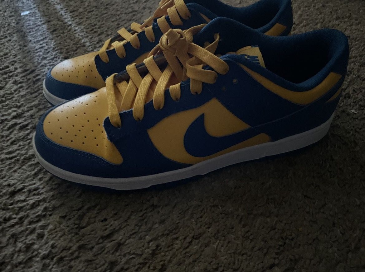 Nike Dunk Low “UCLA”