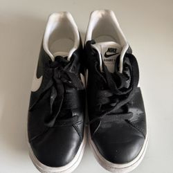 Nike Court Tour Sneakers