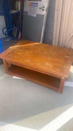 Wooden Coffee Table with Wheels & Pull Up Top - FREE