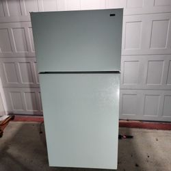 Refrigerator Good Condition $100