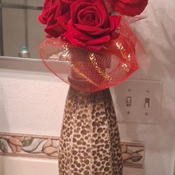 Chetta Lover's  Vase🌹flowers Next To New  (Located Jurupa Valley Area)