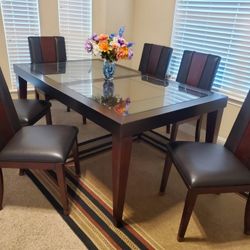 Gorgeous Dining Set for 6! Table with 6 matching chairs. Excellent condition!!! Very Sturdy and heavy.