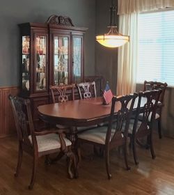 Dining room set w/china cabinet