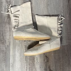 WHITE SUADE FRINGE BOOTS SIZE 8 1/2 