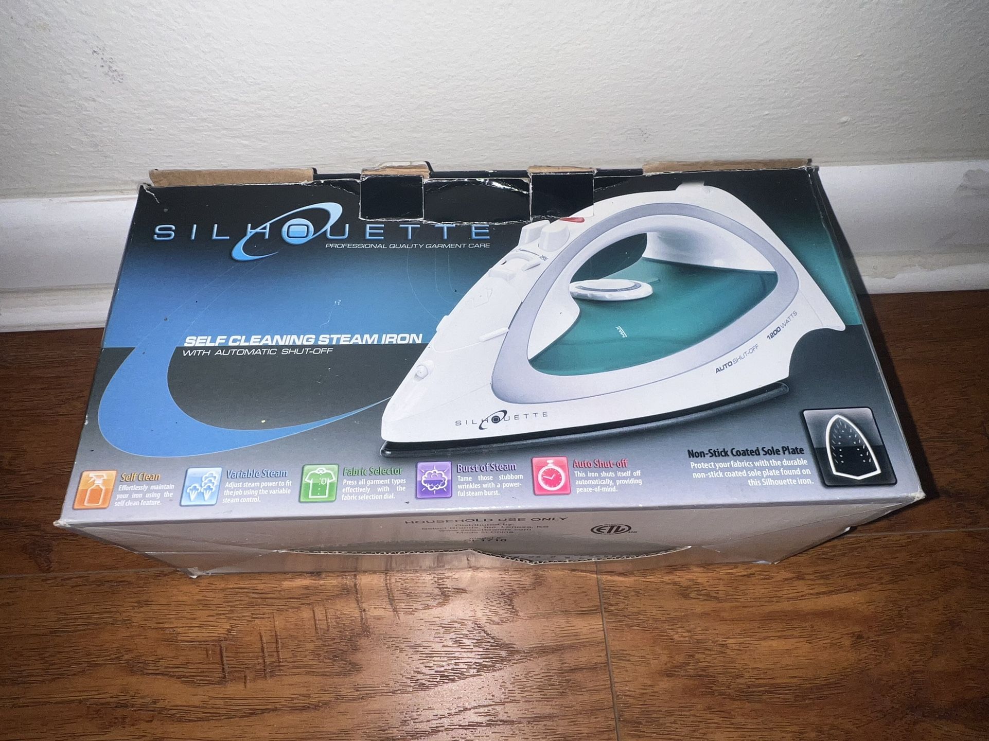 Silhouette 1200 Watt Steam/Dry Iron | Small Appliance