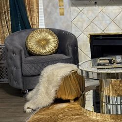 Modern Gray Sofa & Loveseat Set – Like New (6 Months Old)