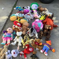 PLUSHES 30 Some New All Together For $75 Pick Up Sylmar 