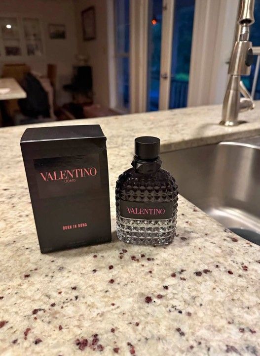 Valentino Uomo Born In Roma Coral Fantasy
Fresh grapefruit and herbs with a smooth woody base. Bold, modern, long-lasting fragrance.

New & Sealed