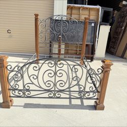 🌹BEAUTIFUL VINTAGE  WOOD AND ARTISTIC METAL QUEEN SIZE BED FRAME  🌹🍀