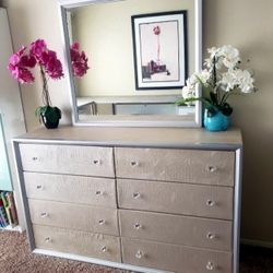 Beautiful Dresser With Mirror 