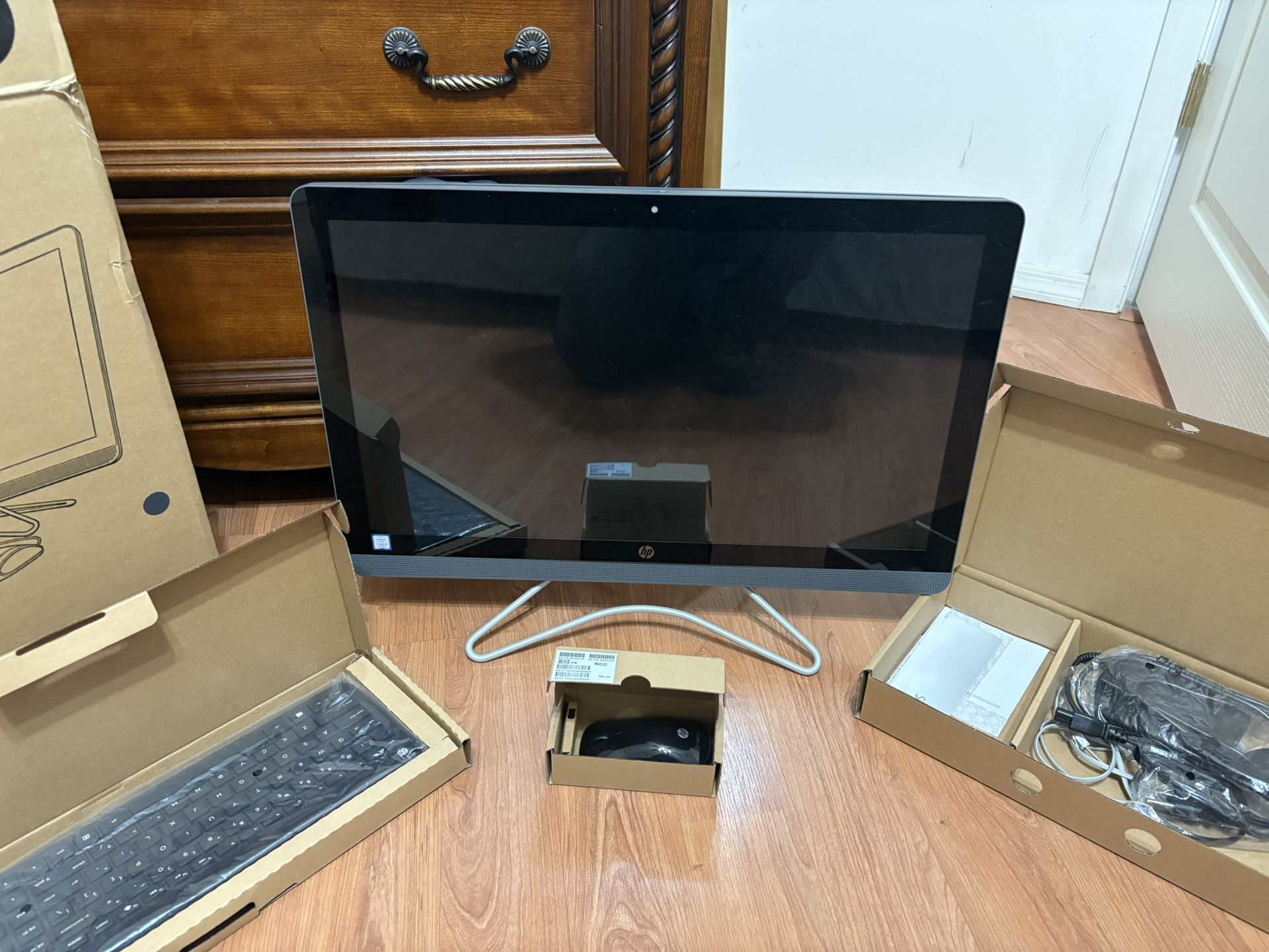 HP All-in-One 24-e068cy Desktop Computer