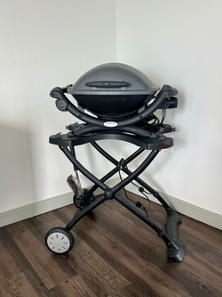 Weber Q1400 grill - very good condition