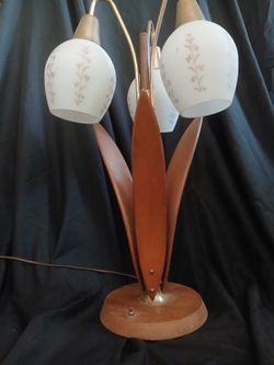 VTG MCM LAMP DANISH STYLE WOOD LARGE VTG MID CENTURY MODERN TULIP 27 inches