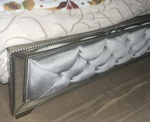 $Queen Bed Set For Sale$