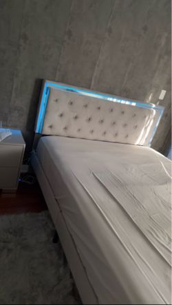 Queen Bedroom Set – Bed, 2 Nightstands & Dresser