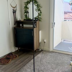 Minimalist Standing Light 3-Way Switch