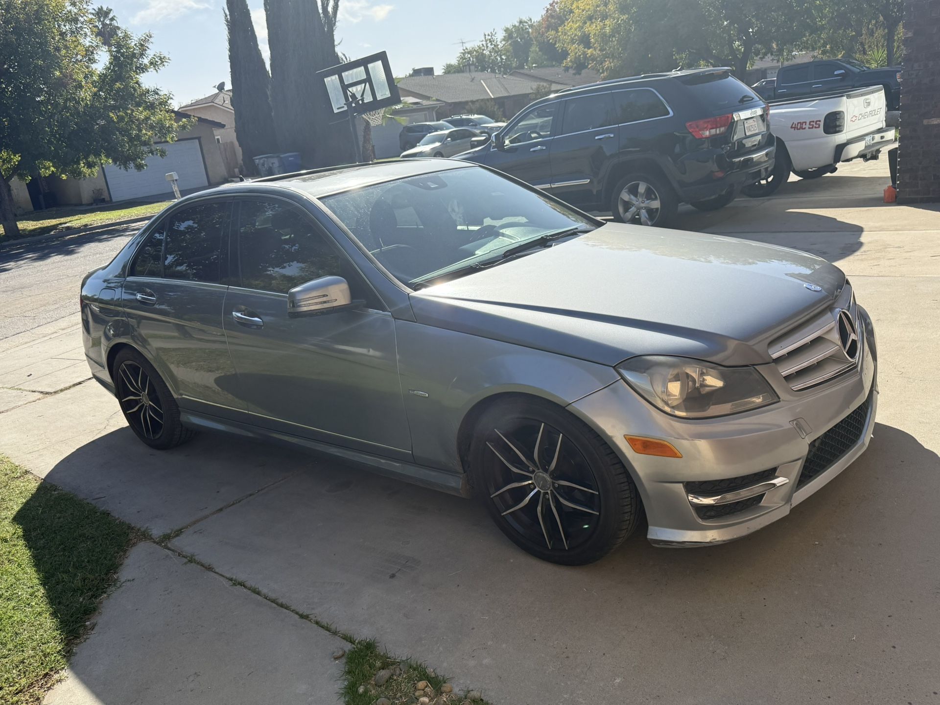 mercedes benz clase C 250 Needs repair the oil leak