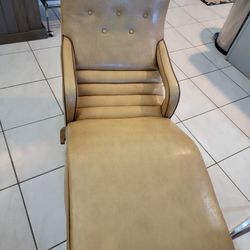 Contour Lounge Chair