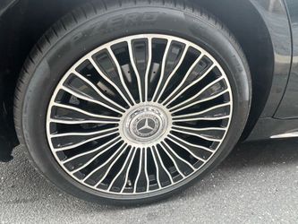 20” Mercedes Benz rim with floating center cap