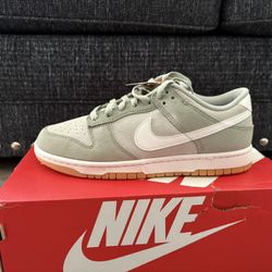 Nike Dunks 8.5