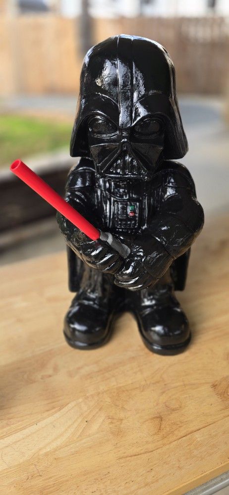 Vadder Concrete Statue