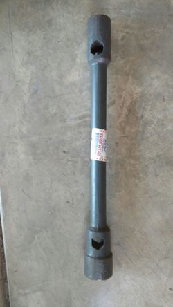 TRUCK WRENCH