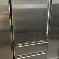 VIKING 36”WIDE BUILT IN BOTTOM FREEZER 7 SERIES 