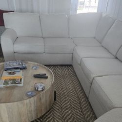 Sectional Sofa -City Furniture 