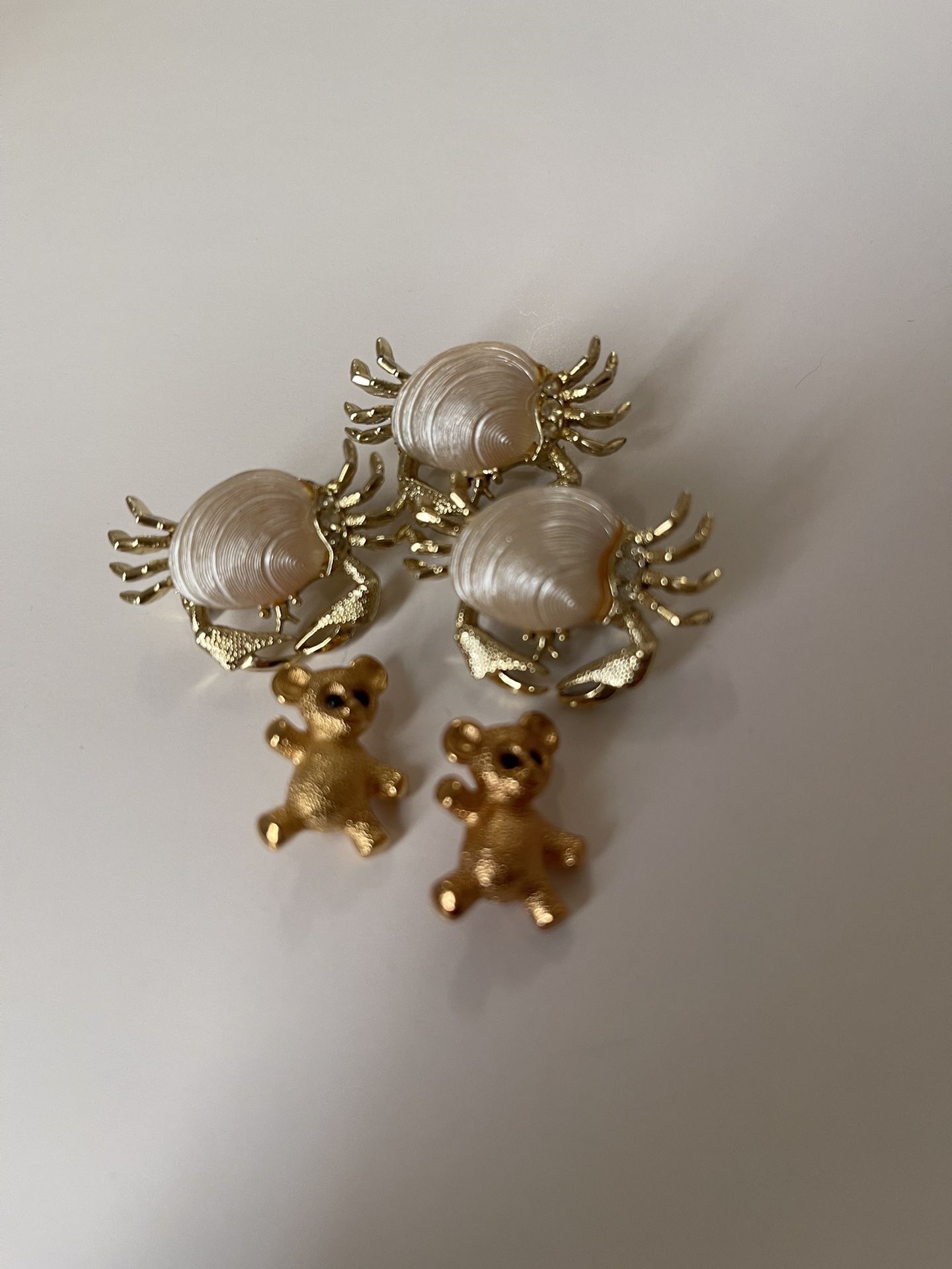 Scatter Pins 2 Monet Bears 3 Unsigned Crabs Shell Body
