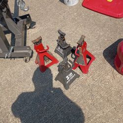 2 Sets Of Jack stands 