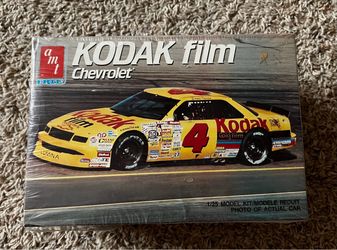 AMT ERTL Kodak Film Chevrolet 1/25 Model Kit