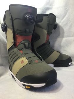 Snowboard Boots 9 M (DC Judge)