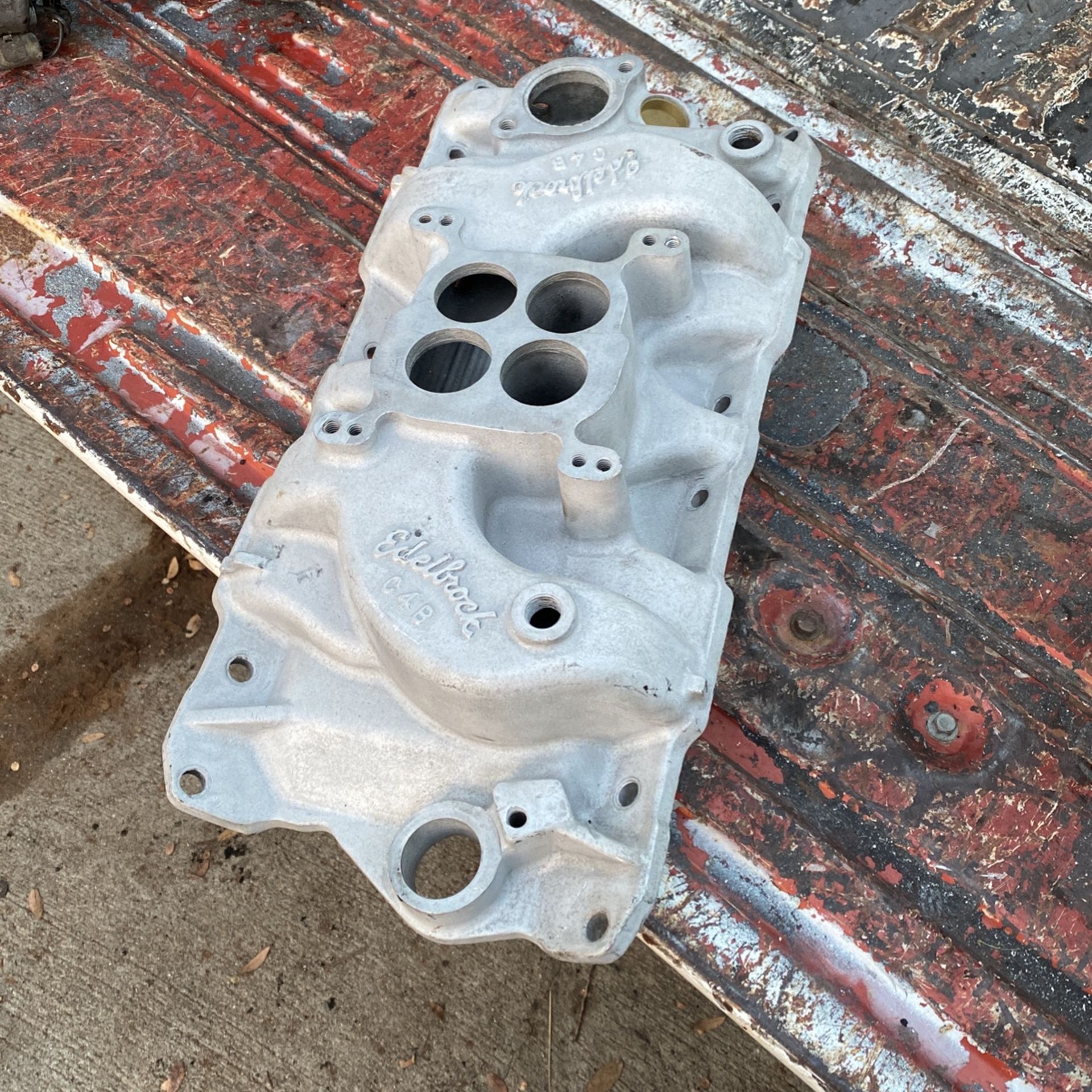 Edelbrock C4B Intake Manifold Chevy