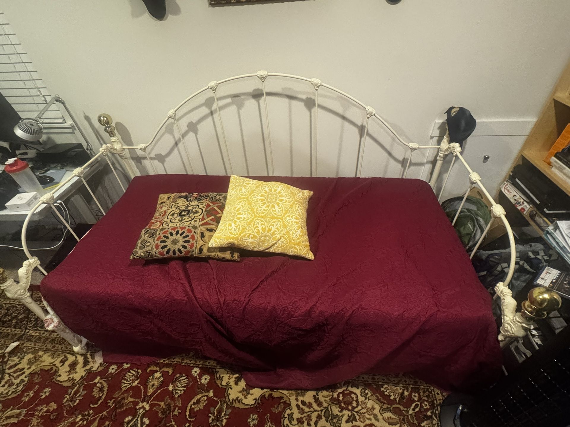 Twin Size Solid Steel Daybed & mattress– White Metal Frame, Classic Design