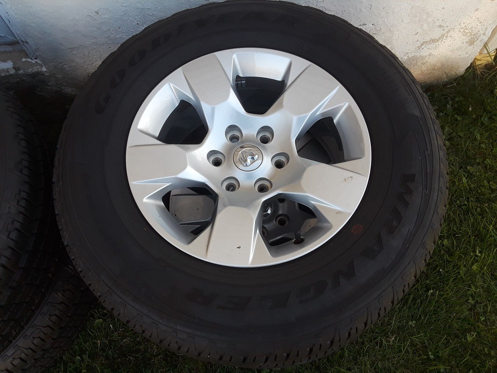 2019 dodge ram 1500 tires and rims
