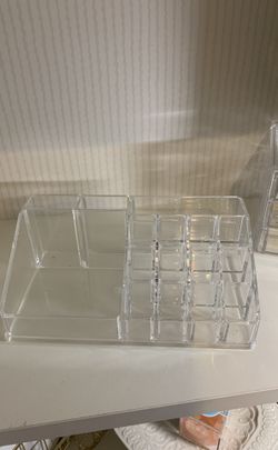 Clear plastic makeup organizer