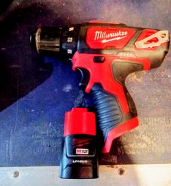 Milwaukee cordless 12 volt lithium battery included brand new