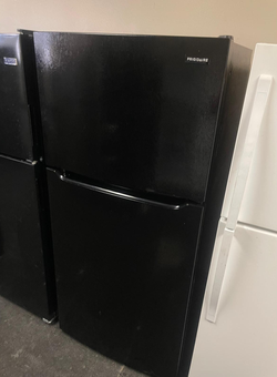 Frigidaire Top Freezer Fridge – Black, EvenTemp, Super Clean